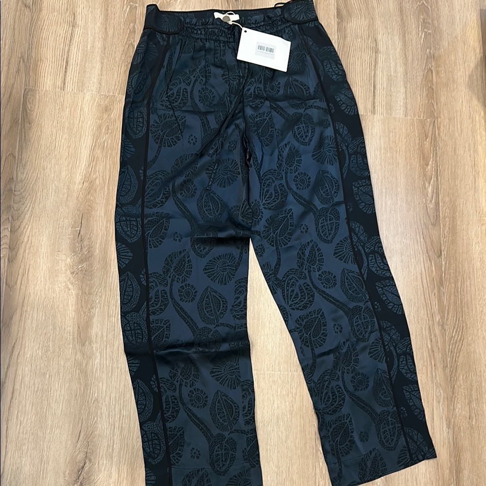 Women’s Black & blue Patterned Pants